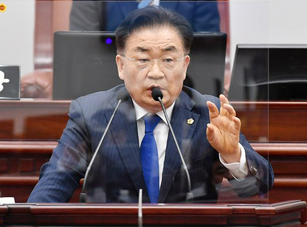 19일 도정질문을 하고 있는 김태석 의원. ⓒ헤드라인제주