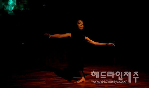 김한결 '영등, 바람' 무대 공연 ⓒ헤드라인제주