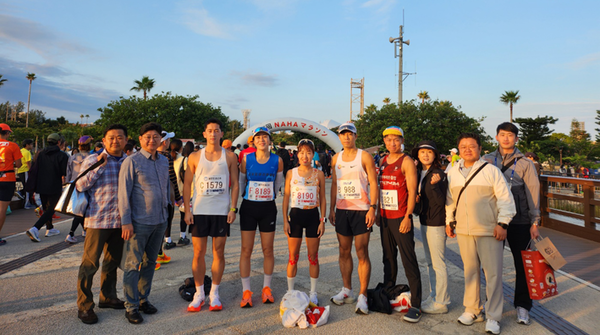 지난 3일 일본 오키나와현에서 열린 제37회 나하 마라톤대회에 참가한 제주 선수단과 교류단.