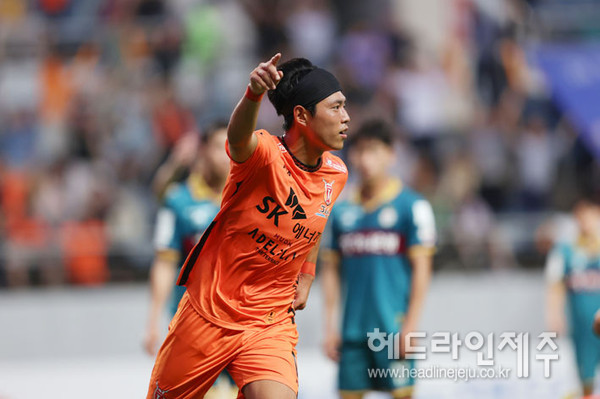 지난 6월 24일 대전과의 리그 19라운드 경기에서 골을 넣고 세레머니를 하고 있는 김승섭. (사진=제주유나이티드) ⓒ헤드라인제주